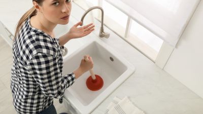 Desentupir ralo de lavatório com métodos caseiros eficazes - Casa em Dia Maia