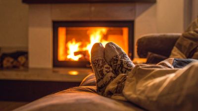 Casa aquecida e confortável no inverno com lareira acesa - preparação para o frio - Casa em Dia Maia