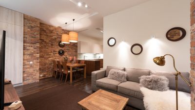 Sala moderna com móveis protegidos e bem cuidados - cuidados diários para proteção - Casa em Dia Maia